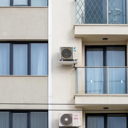 Sunny 1bdr Near Center Apartamento *