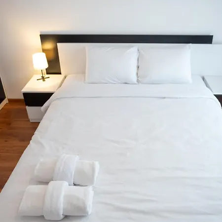 Sunny 1bdr Near Center Apartamento