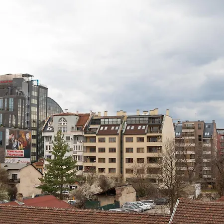 Sunny 1bdr Near Center Apartamento