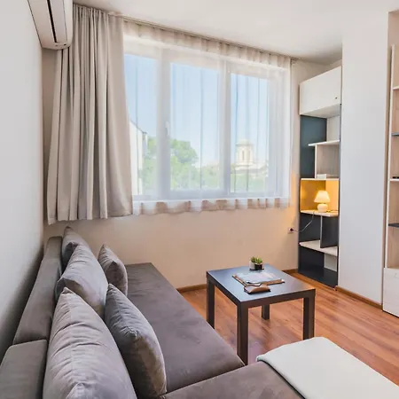 Sunny 1bdr Near Center Apartamento