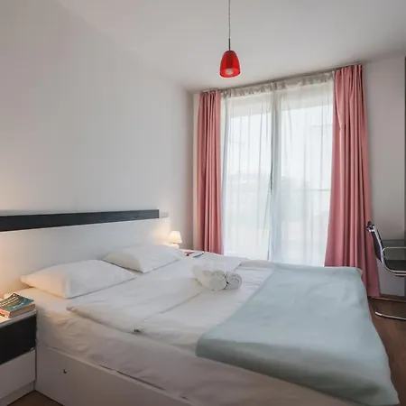 Sunny 1bdr Near Center Appartement