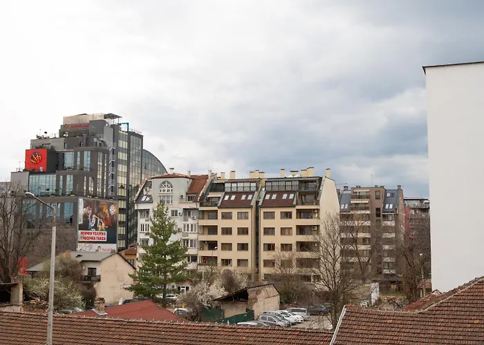 Sunny 1bdr Near Center 公寓