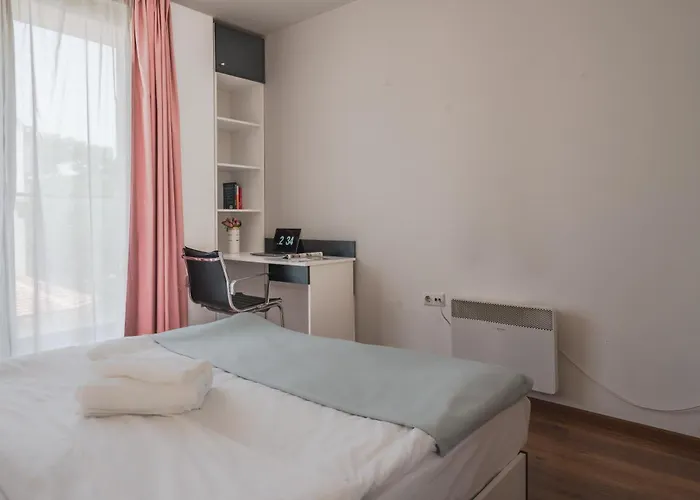 Daire Sunny 1bdr Near Center *