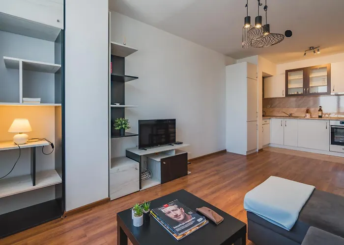 Daire Sunny 1bdr Near Center