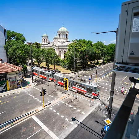 Sunny 1bdr Near Center