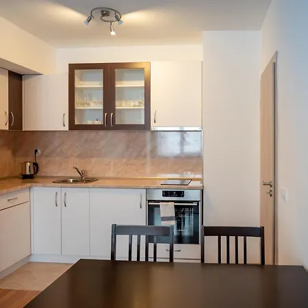 Sunny 1bdr Near Center *