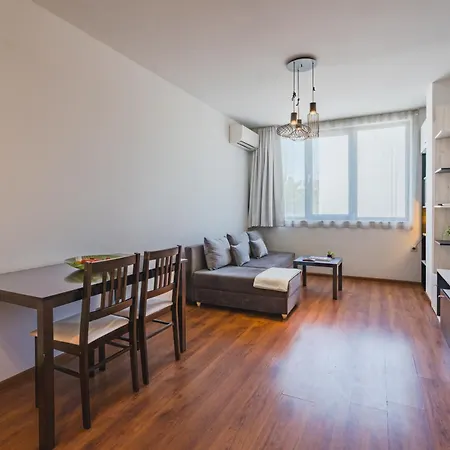 דירה Sunny 1bdr Near Center *